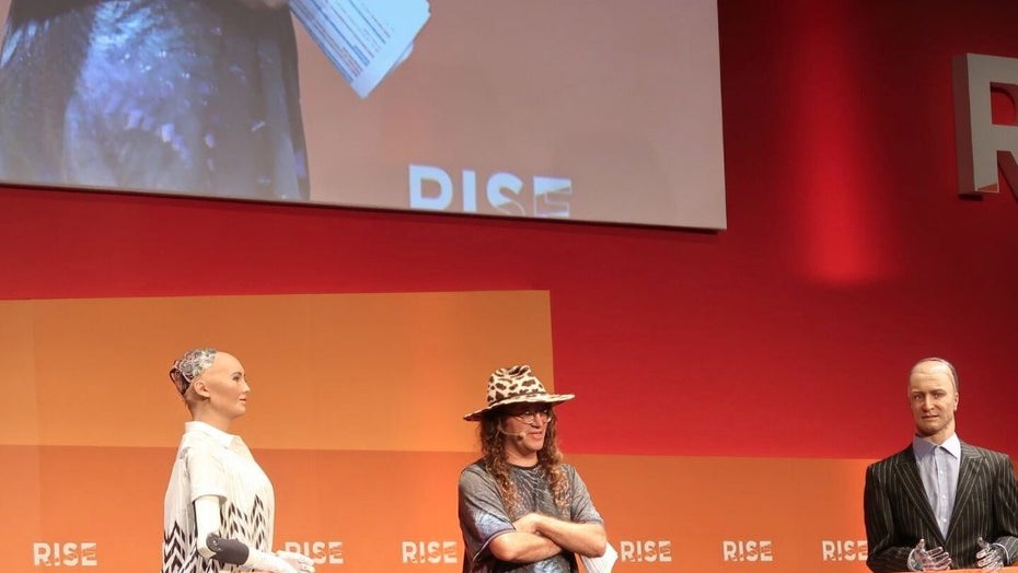 Roboter trifft Mensch: Wir können nicht auf die Evolution warten Roboter trifft Mensch: Wir können nicht auf die Evolution warten