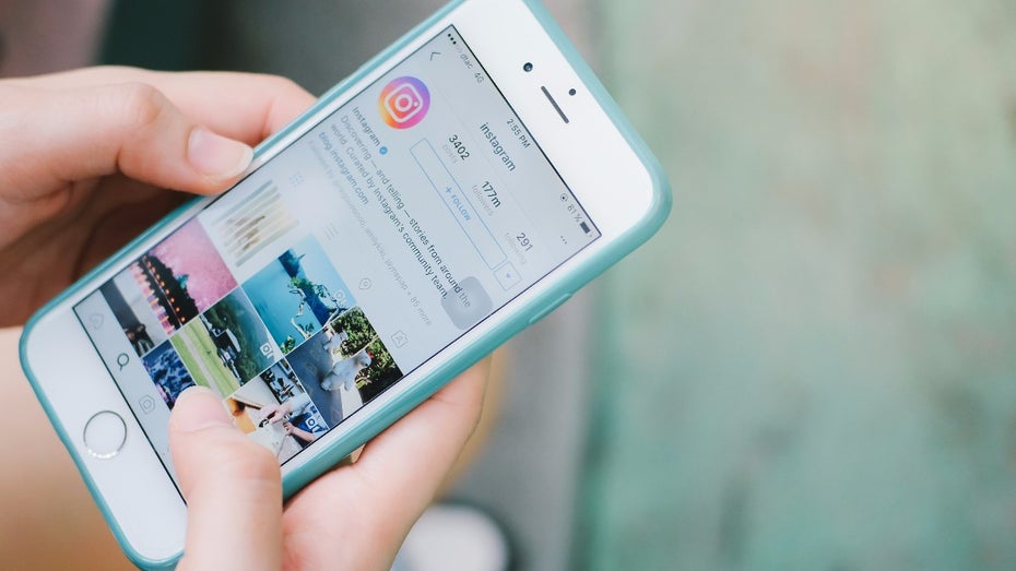 Instagram prüft jetzt genauer, welche Produkte Unternehmen übe Branded Content bewerben. (Foto: happydancing/ Shutterstock) Instagram verbietet gesponserte Beiträge über Zigaretten und Waffen