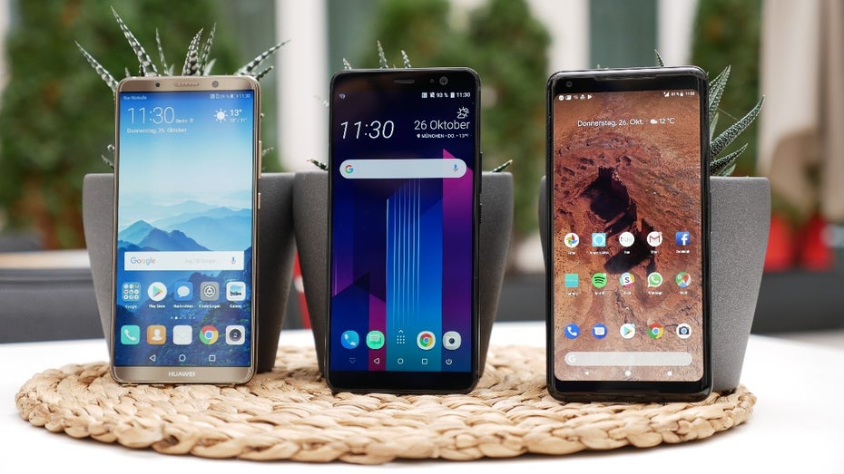 Huawei Mate 10 Pro, HTC U11 Plus und Pixel 2 XL (v.l.n.r.): Die drei Geräte sind in Sachen Performance etwa auf dem gleichen Level. (Foto: t3n)