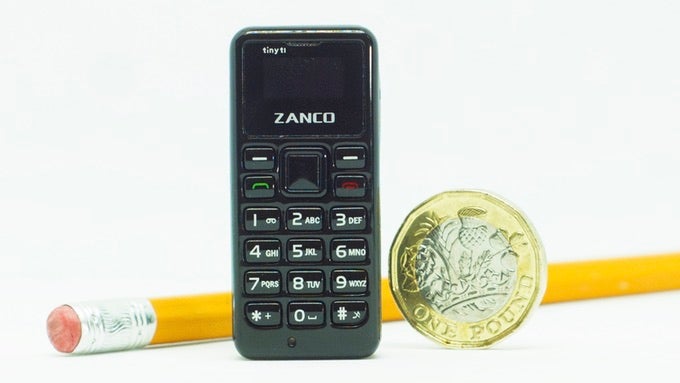 Mini-Handy Tiny T1. (Bild: Kickstarter/Zanco) So groß wie dein Daumen: Das ist das kleinste Handy der Welt