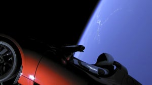 Elon Musk will den nächsten Tesla Roadster fliegen lassen
