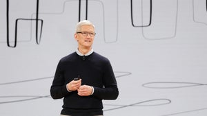 Apple-Chef Tim Cook verdoppelt sein Gehalt, aber fällt im Spitzenverdiener-Ranking
