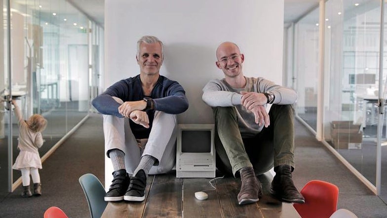 Zwei Podcaster wollen herausfinden, wie wir in 20 Jahren arbeiten Zwei Podcaster wollen herausfinden, wie wir in 20 Jahren arbeiten
