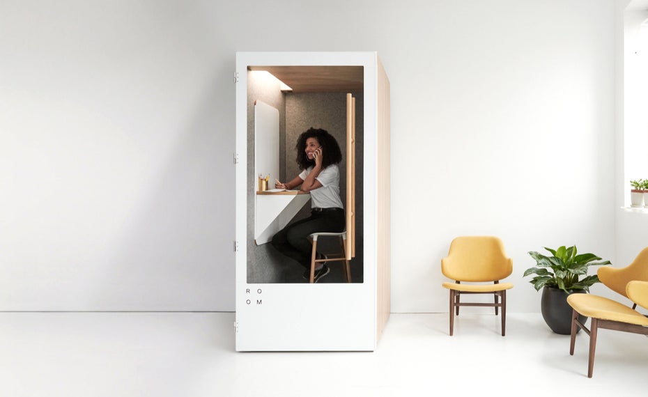 Office-Gadgets: Die Telefonzelle von Room sorgt für Ruhe im Großraumbüro. (Foto: Room)