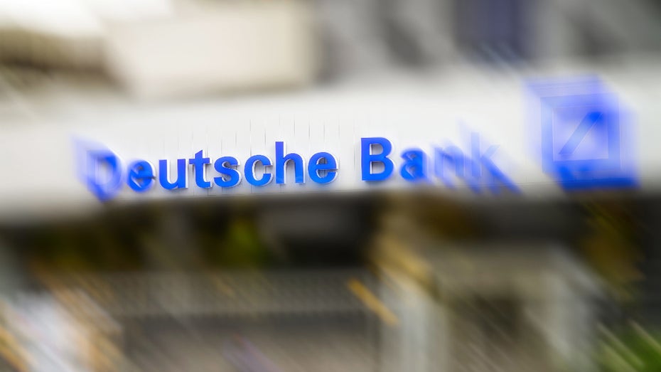 Kurssturz bei der Deutschen Bank – sind Hedgefonds oder Twitter schuld?
