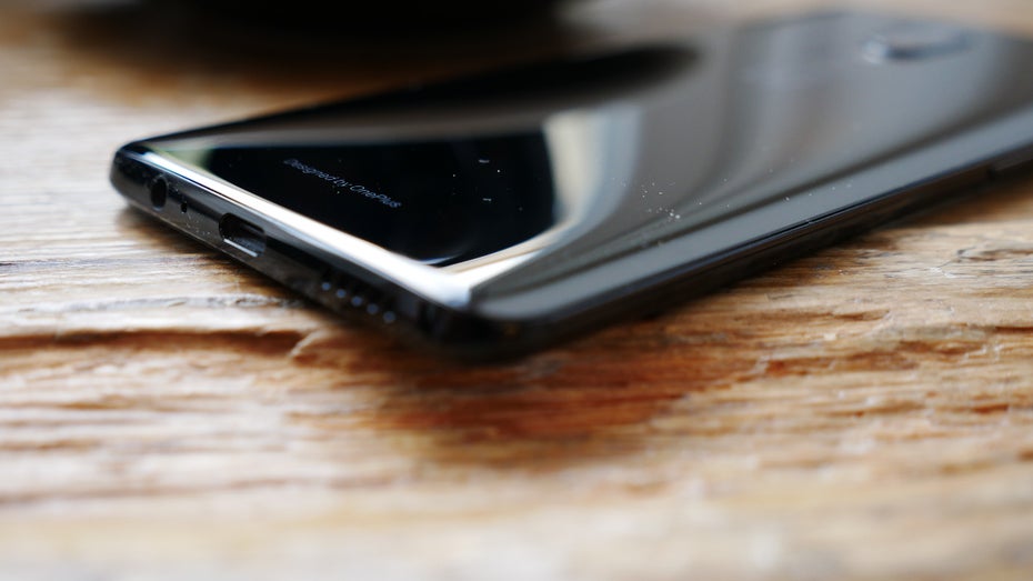 Das Oneplus 6 kommt mit Kopfhörerbuchse und Monospeaker. (Foto: t3n.de)