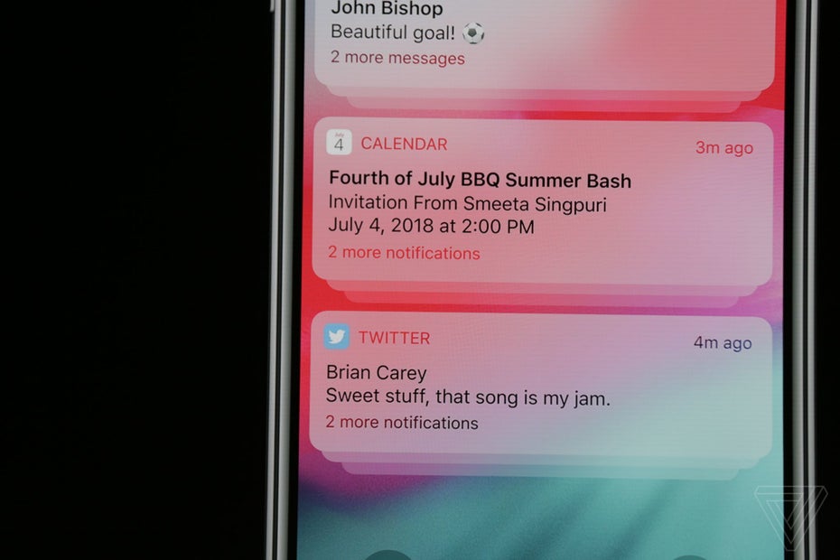 Lange hat es gedauert: Mit iOS 12 kommen endlich gruppierte Benachrichtigungen. (Screenshot: The Verge)