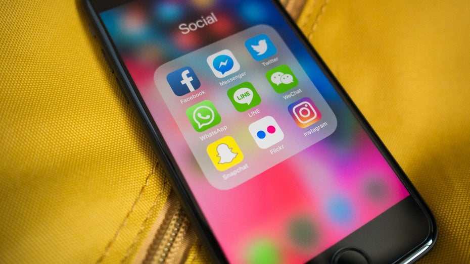 Whatsapp: Der Messenger blendet ab 2019 Anzeigen im Status-Bereich ein. (Foto: Wachiwit/Shutterstock) Whatsapp schaltet ab nächstem Jahr Werbung