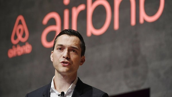 Airbnb will laut CEO 100.000 Ukraine-Geflüchtete kostenfrei unterbringen Airbnb will laut CEO 100.000 Ukraine-Geflüchtete kostenfrei unterbringen