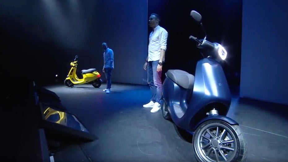 Elektroroller Appscooter bei der Präsentation in Amsterdam. (Screenshot: Youtube/t3n.de) „Tesla auf zwei Rädern“: Der vernetzte Elektroroller Appscooter ist fertig