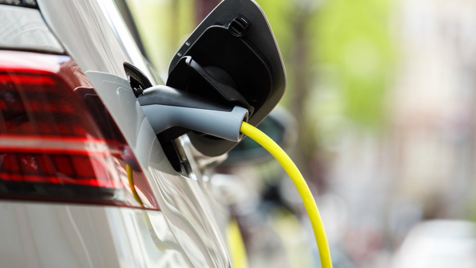 Opel-Mutter PSA und Ölkonzern Total bauen zukünftig gemeinsam Batteriezellen für E-Autos