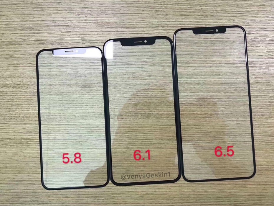 Erste handfeste Hinweise auf drei iPhone-Modelle: Hier drei unterschiedlich große Frontpanel in den größen 5,8, 6,1 und 6,5 zoll. (Foto: Benjamin Geskin)