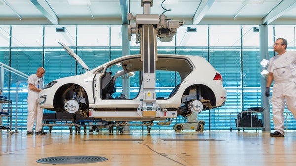 Wie die Autoindustrie mit dem Wandel hadert Wie die Autoindustrie mit dem Wandel hadert