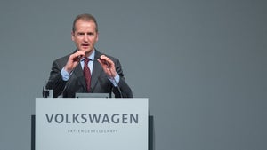 VW-Chef Diess: Effizienz von E-Fuels ist „extrem schlecht”