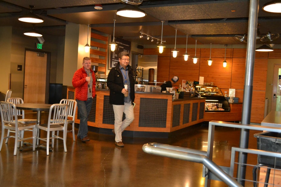 Coffeeshop einer lokalen Kaffeerösterei im Amazon-Gebäude Van Vorst. (Foto: t3n.de/Jochen G. Fuchs)