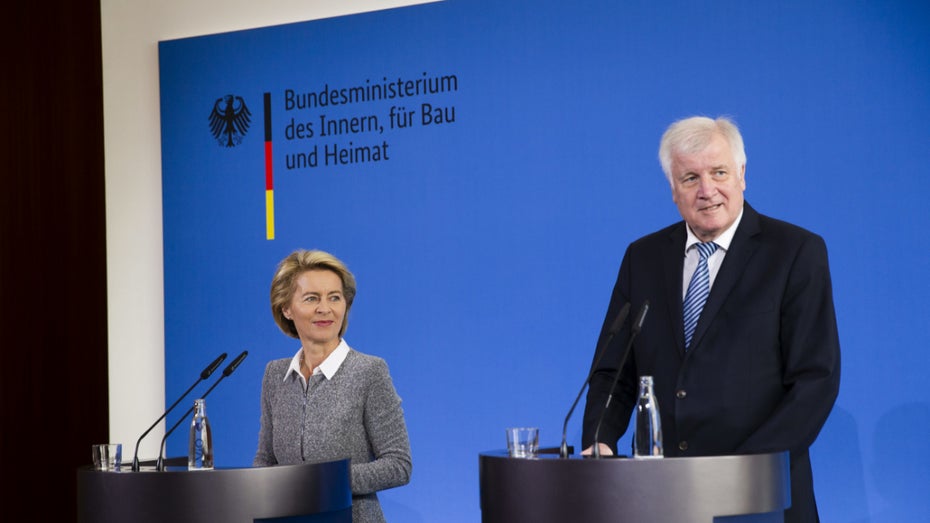 Innenminister Seehofer nach dem #Hackerangriff in der Kritik Innenminister Seehofer nach dem #Hackerangriff in der Kritik
