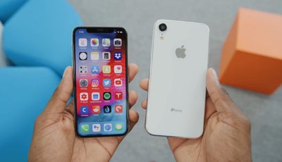 Das iPhone X neben einem iPhone-9-Dummy. (Bild: MKBHD)