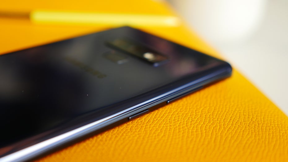 Der Bixby-Button des Galaxy Note 9 lässt sich softwareseitig nicht deaktivieren. (Foto: t3n.de) 