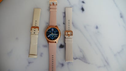 Für die Galaxy Watch hat Samsung allerhand Ersatz-Armbänder parat. Jegliche 20- bzw. 22-Millimeter-Bänder passen aber auch. (Foto: t3n.de)