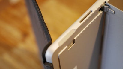 Der Micro-SD-Schacht ist auf der Rückseite verbaut. (Foto: t3n.de)