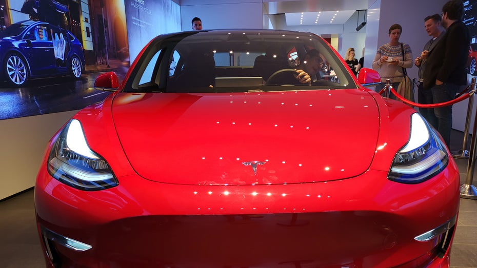 Experte Dudenhöffer: Tesla Model 3 wird 2019 den deutschen E-Auto-Markt dominieren Experte Dudenhöffer: Tesla Model 3 wird 2019 den deutschen E-Auto-Markt dominieren