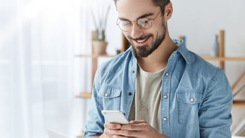 WordPress-Macher Mullenweg expandiert ins Messenger-Geschäft. (Foto: Shutterstock/Wayhome Studio) Matrix: WordPress-Mutter investiert in Riot-Messenger