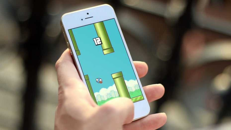 Hype-Apps: Das Smartphone-Spiel Flappy Bird avancierte binnen weniger Wochen zum Netzkult. Genauso schnell geriet es jedoch in Vergessenheit. (Foto: © Mockup Photos/t3n)