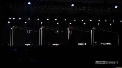 Samsung-Displays mit verschiedenen Aussparungen – das „New Infinity“ kommt komplett ohne aus und könnte für ein Gehäuse-zu-Display-Verhältnis von 100 Prozent sorgen. (Foto: Android- Authority)