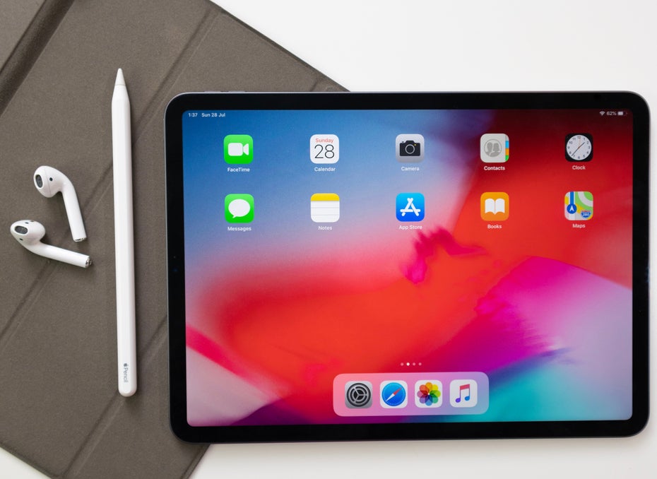 Durch die Kombination des iPads mit dem Apple Pencil kannst du deinen Design-Projekten eine individuelles Flair verleihen. (Foto: Shutterstock/PavelHeyets)