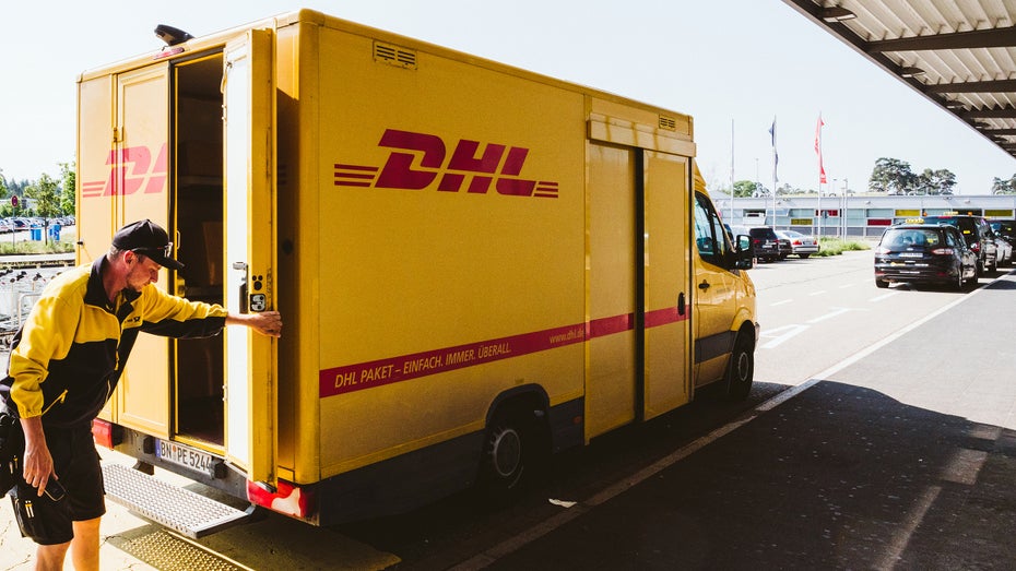DHL ist erneut ins Visier von Cyberkriminellen geraten. (Foto: Hadrian / Shutterstock.com)