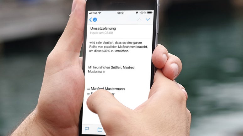 E-Mail-Grußformel: Diesen populären Kommafehler solltest du kennen E-Mail-Grußformel: Diesen populären Kommafehler solltest du kennen