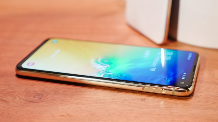 Das Samsung Galaxy S10e besitzt einen in den Powerbutton integrierten Fingerabdrucksensor. (Foto: t3n.de)