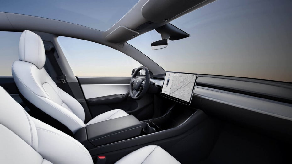 Autopilot: Tesla Model Y fährt laut Test auch ohne Fahrer auf dem Fahrersitz Autopilot: Tesla Model Y fährt laut Test auch ohne Fahrer auf dem Fahrersitz