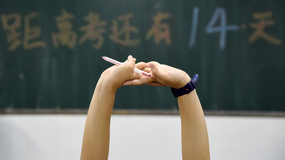 Überwachung von Schülern per Digitalarmband? Empörung in China Überwachung von Schülern per Digitalarmband? Empörung in China
