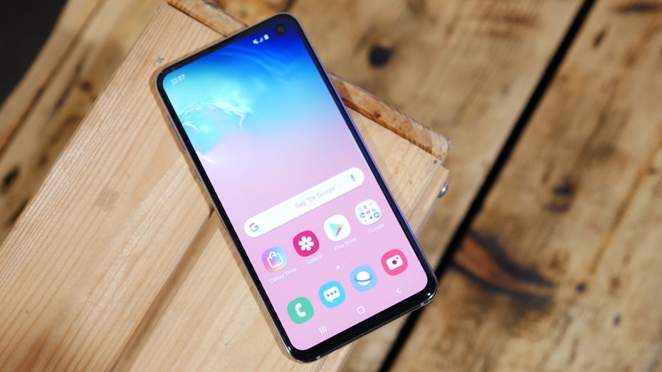 Ohne Krümmung um die Gehäuseseiten: Samsung Galaxy S10e besitzt ein 5,8-Zoll-Display mit 2,5D-Display. (Foto :t3n