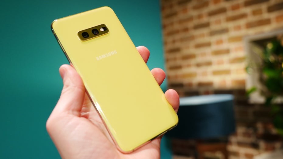 Das Samsung Galaxy S10e gibt es auch in gelb. (Foto: t3n)