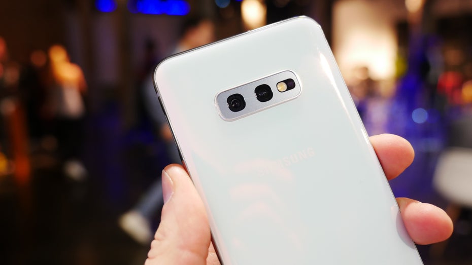 Das Samsung Galaxy S10e gibt es auch in gelb. (Foto: t3n)