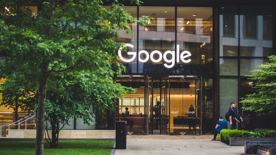 Google könnte die Produktsuche mithilfe von SGE revolutionieren. (Foto: Bubble Tea Stock/Shutterstock) Google SGE: Warum wir bald beim Onlineeinkauf anders suchen werden als bisher