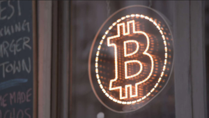 Justiz versteigert ersten Bitcoin deutlich über Kurswert