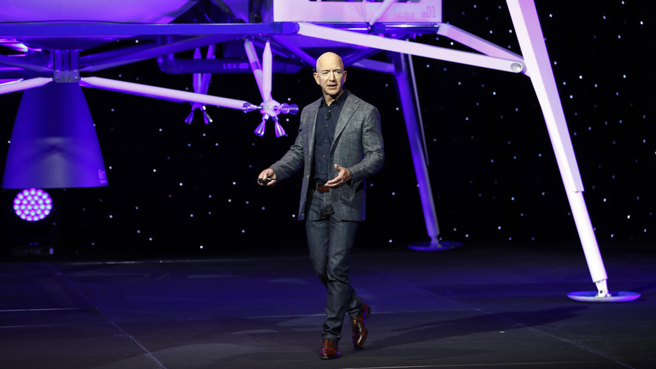 Jeff Bezos benennt Schiff nach Mutter: Blue Origin nimmt Raketenlandefähre Jacklyn in Betrieb