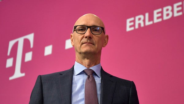 Management-Unis: Wo die Dax-Vorstände studiert haben Management-Unis: Wo die Dax-Vorstände studiert haben