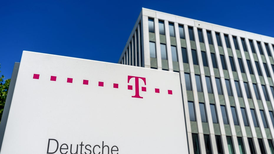 Die Zentrale der Telekom in Bonn. (Foto: dpa) Drosselt die Telekom das Netz? Verbraucherzentrale sucht Personen mit Netzproblemen