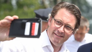 Verkehrsminister Scheuer will Aus für klassische Verbrenner bis 2035