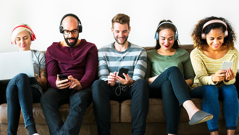 Laut einer Studie der öffentlich-rechtlichen Sendeanstalten ARD und ZDF ziehen 14- bis 29-Jährige Streamingdienste erstmals dem linearen Fernsehen vor. (Foto: Shutterstock) Studie von ARD und ZDF bestätigt Paradigmenwechsel im Medienkonsum