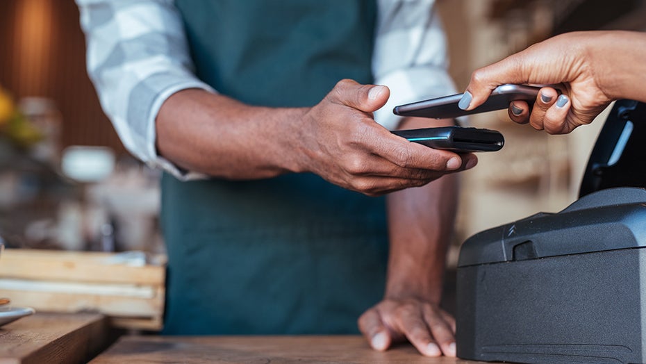Viele deutsche Händler befürchten laut Bitkom den Verlust des persönlichen Kontakts zum Kunden. (Foto: Shutterstock). Digitalisierung im Handel: Unternehmen hinken hinterher