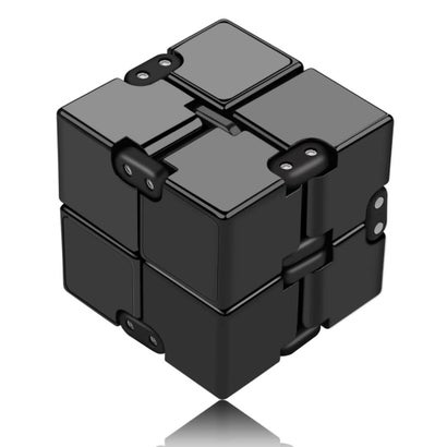 Infinity Cube Fidget-Spielzeug mit Scharnieren und Magneten.