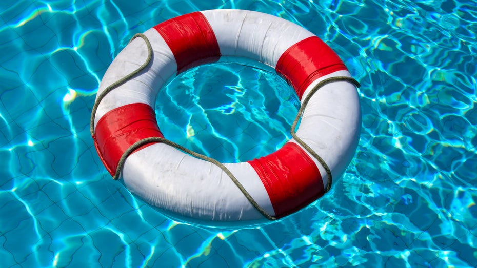 Safety first? Nicht jeder will ohne Rettungsring ins kalte Wasser springen. (Foto: Shutterstock) Gibt es einen weichen Einstieg in das digitale Nomadentum?