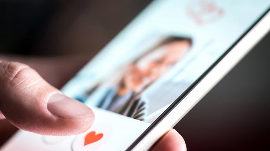 Dating-App von Facebook in Europa erst einmal ausgebremst. (Foto: Tero Vesalainen/ Shutterstock) Datenschutz im Weg: Keine Dating-App von Facebook zum Valentinstag