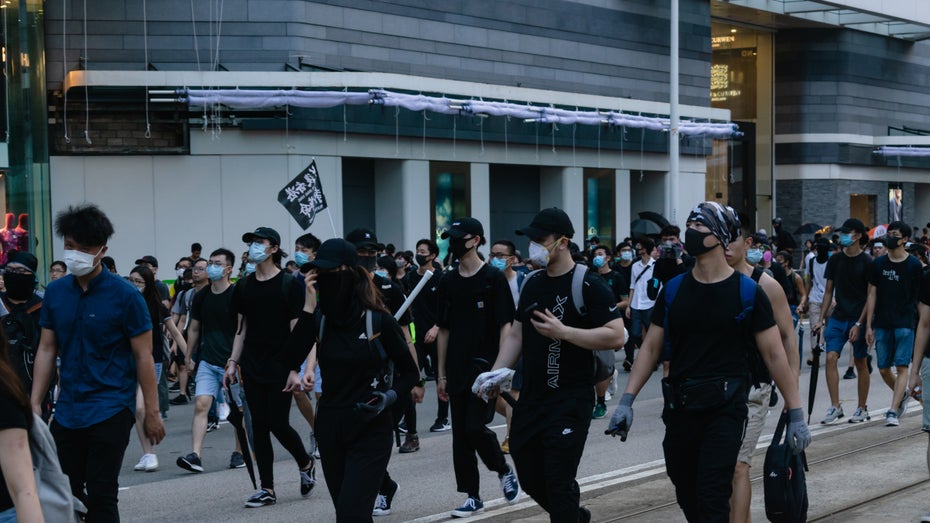 Bei den Protesten in Hongkong sollten die Masken noch die Gesichtserkennung erschweren. (Bild: Shutterstock/Michelle Paluski) Coronavirus: Gesichtserkennung in China funktioniert jetzt auch mit Masken