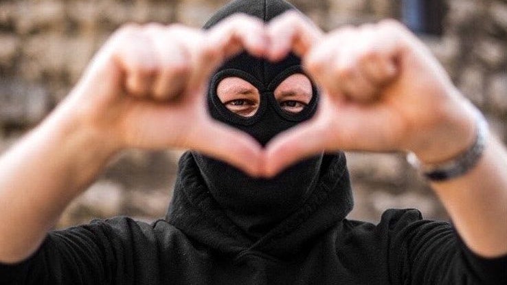 5 Dinge, die du diese Woche wissen musst: Hacker mit Sturmmaske packt aus – so funktionieren Bots bei Instagram
